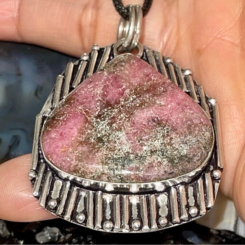 Beautiful Rhodonite Pendant 2” - Picture 1 of 16